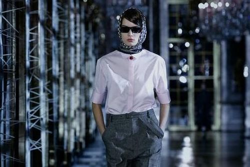 Maria Grazia Chiuri đem cổ tích đến bộ sưu tập mới nhất của Dior 2021