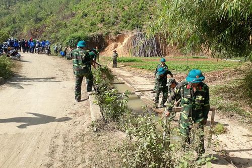 Quân - dân chung sức xây dựng nông thôn mới