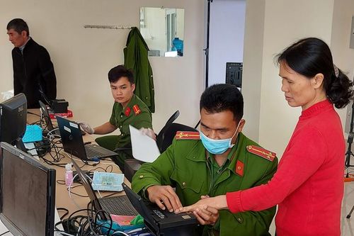 Lạc Dương làm căn cước công dân đến 22 giờ đêm