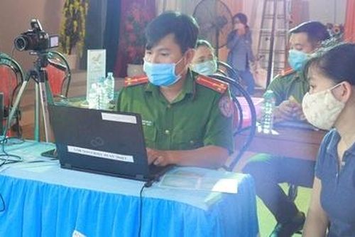 Làm việc suốt đêm để cấp CCCD gắn chip điện tử