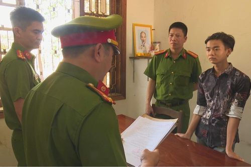 Bắt tạm giam nam thanh niên đâm 'kẻ thù' trước quán nhậu