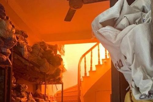 Hà Nội: 'Bà hỏa' thiêu cháy 3 căn nhà ở phố cổ, 1 người bị bỏng
