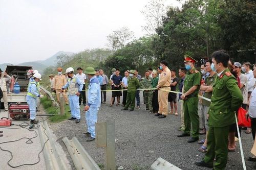 Tháo hộ lan hai bên cao tốc để kinh doanh là phá hoại tài sản quốc gia, có thể xem xét khởi tố
