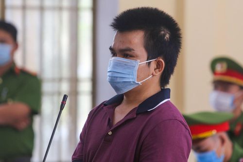 Con trai say rượu đâm chết cha
