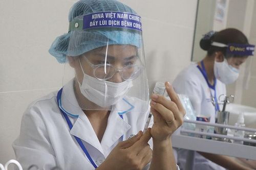 Đã có 955 người được tiêm chủng vaccine phòng Covid-19