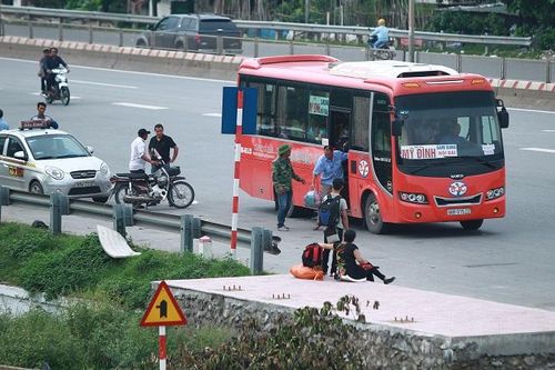 Xử lý xe 'dù' bến 'cóc': Phân định rõ trách nhiệm
