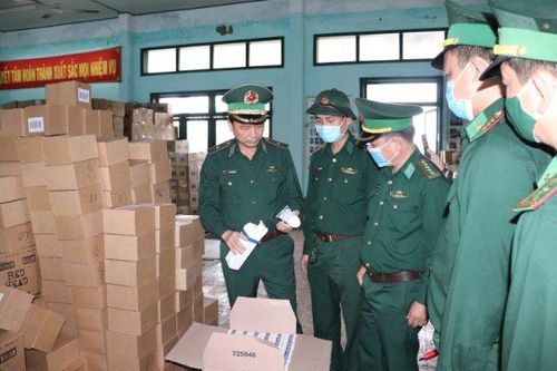 Khen thưởng lực lượng triệt phá chuyên án buôn lậu lớn