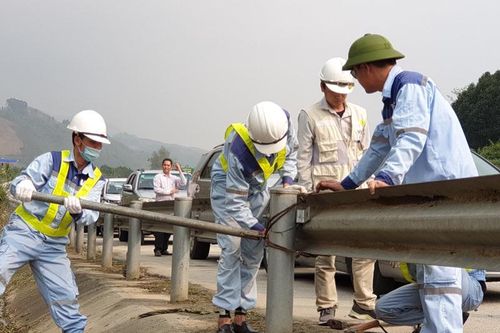Tháo dỡ hộ lan tôn sóng cao tốc là phá hoại tài sản quốc gia