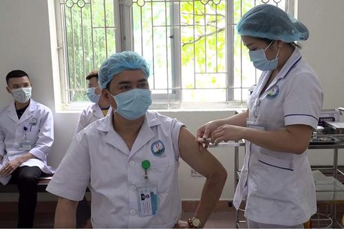Hòa Bình tiêm vaccine phòng Covid-19 đợt đầu tiên