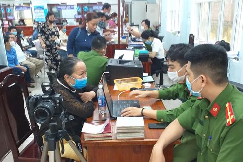 Cấp căn cước cho công dân: 'Làm hết việc chứ không làm hết giờ!'