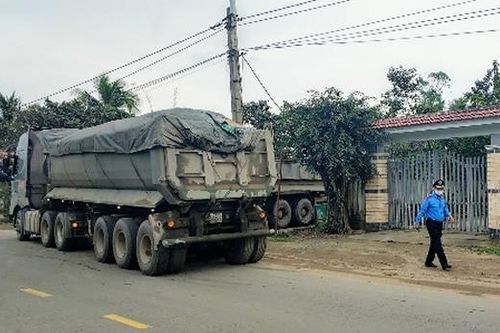 Tái diễn tình trạng xe quá tải trên quốc lộ 14b