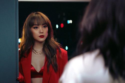 'Bẫy ngọt ngào' quyết định rút lui khỏi đường đua phim Việt quá đông đúc trong tháng Tư