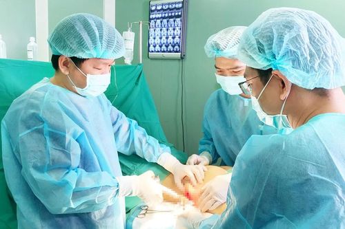 Cô gái trẻ bị filler ăn mòn cơ thể do tự tiêm vào mông