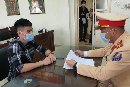 Người lái xe máy chạy gần 300km/h bị phạt hơn 10 triệu đồng