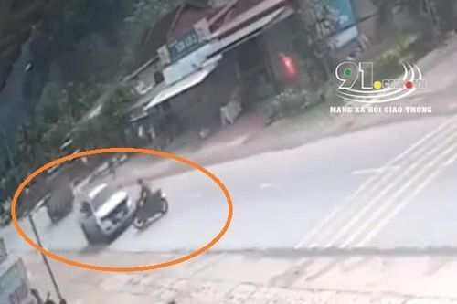 Sang đường bất cẩn, người đàn ông đi xe máy bị ô tô hất văng gần 10m