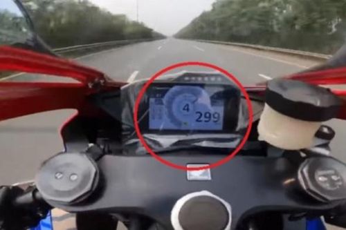 Môtô chạy tốc độ 299 km/h trên Đại lộ Thăng Long, Hà Nội
