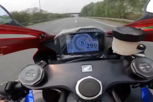 Kinh hãi mô tô phân khối lớn chạy gần 300km/h trên Đại lộ Thăng Long