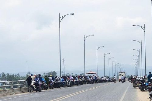 Tìm thấy thi thể người đàn ông để xe máy trên cầu Giao Thủy