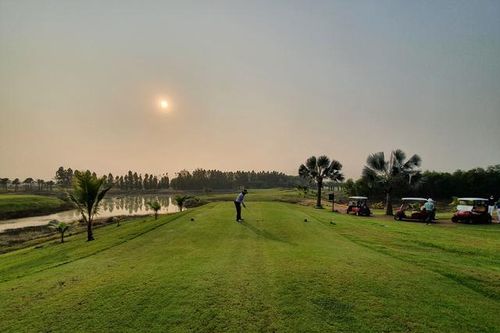 'Cách ly như vua', ăn chơi kiểu này lo gì Covid-19