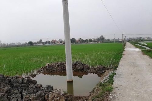 Chưa ai nhận trách nhiệm vụ 2 cháu bé chết đuối dưới hố chôn cột điện