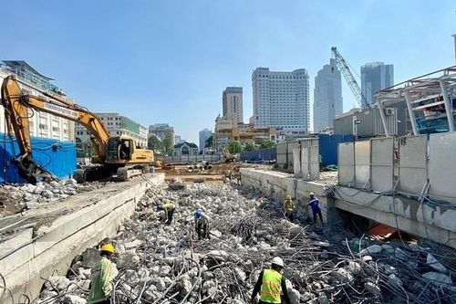 Tháo dỡ toàn bộ rào chắn thi công nhà ga trung tâm tuyến metro số 1