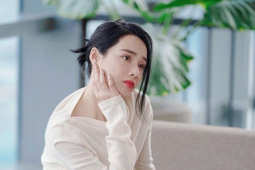 Hai bộ phim do Nhã Phương đóng vai chính cùng ra rạp trong tháng Tư
