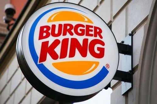 Hãng Burger King xin lỗi vì dòng tweet Phụ nữ thuộc về nhà bếp