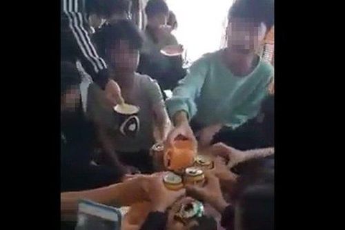 Xử phạt hành chính cô giáo cổ vũ học sinh uống bia đưa lên mạng xã hội
