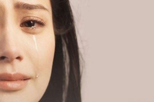 Gần sinh đi sắm đồ cho con thấy chồng đưa bồ đi chợ chỉ gửi 1 tin nhắn khiến anh 'chết đứng' tại chỗ