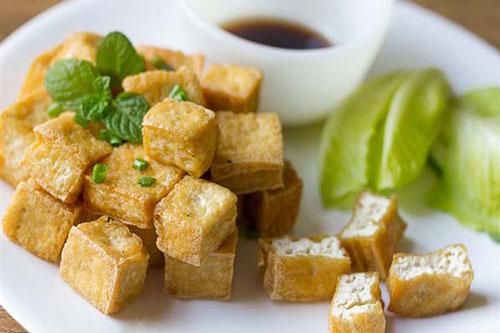 Chỉ cần một thứ này để ngâm đậu phụ trước khi rán, đảm bảo đậu vàng giòn, không bao giờ dính chảo