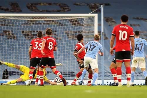 De Bruyne và Mahrez cùng lập cú đúp, Man City 'nghiền nát' Southampton