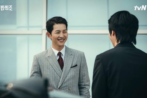 Song Jong Ki hẳn là nam diễn viên được biên kịch yêu quý nhất: Thơm - đẹp - ngầu, tập nào cũng được khen