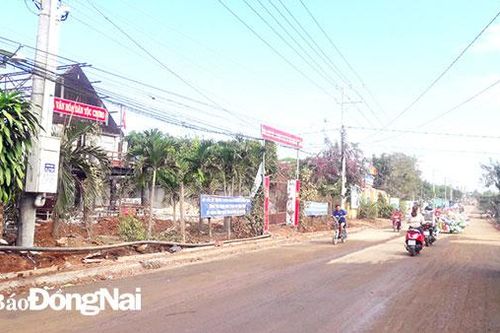 Người dân tích cực hiến đất làm đường