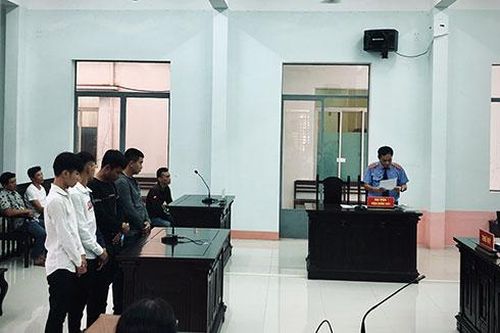 Đánh người, nhóm thanh niên lãnh án