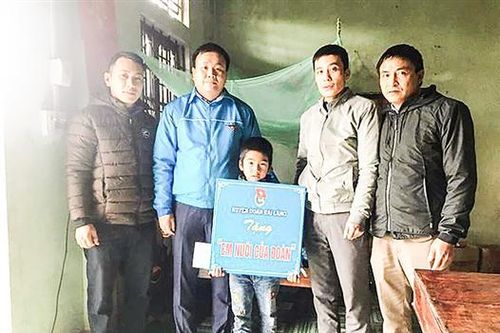 Tiếp sức học trò nghèo vượt khó