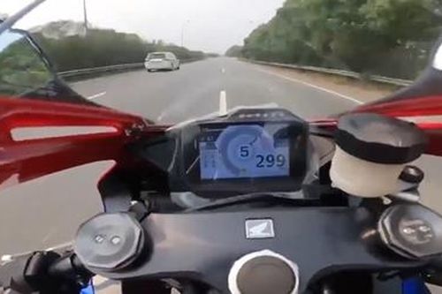 Đã xác định được xe máy chạy gần 300km/h trên Đại lộ Thăng Long