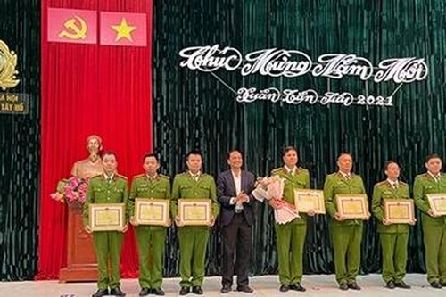 Đại sứ quán Hoa Kỳ gửi thư khen Công an quận Tây Hồ