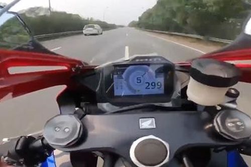 Mô tô phân khối lớn chạy gần 300km/h trên Đại lộ Thăng Long