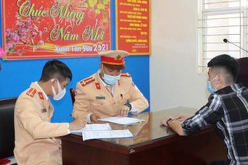 Phạt 10,5 triệu đồng tài xế chạy 299km/h trên Đại lộ Thăng Long với nhiều lỗi vi phạm