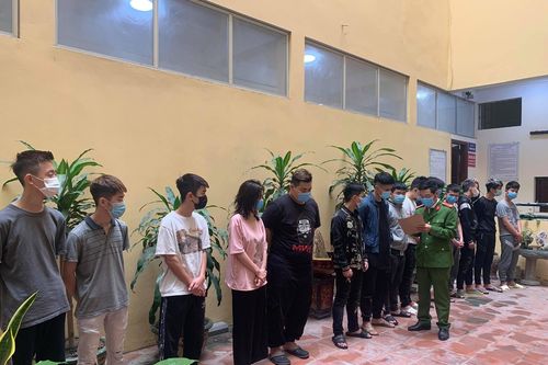 Giải quyết mâu thuẫn cho bạn gái, 25 thanh thiếu niên hẹn nhau 'hỗn chiến'