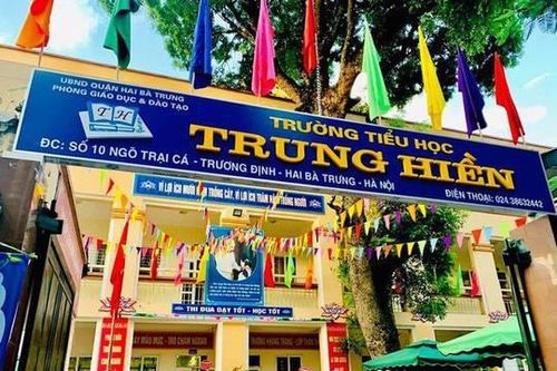 Tạm dừng việc đứng lớp với cô giáo dùng thước đánh vào đầu học sinh