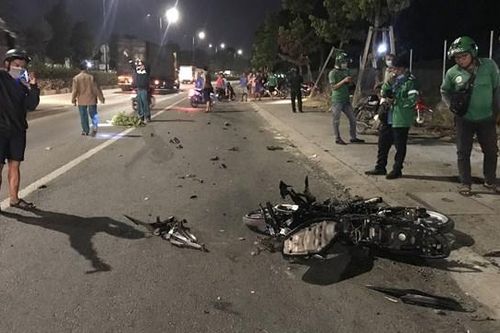 Nhóm thanh niên nẹt bô, bốc đầu xe sau đó một thanh niên bỏ mang