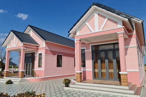 Cận cảnh 'khu vui chơi màu hồng' với nhiều hạng mục không phép