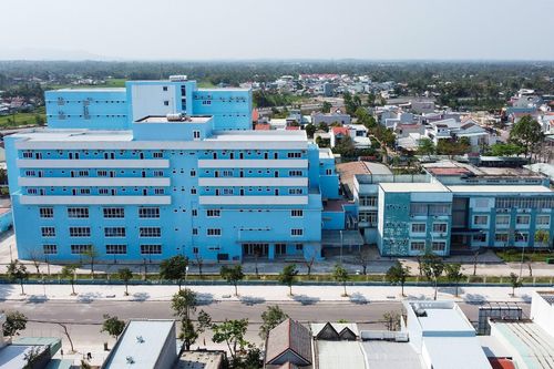 Bệnh viện 150 tỷ không hoạt động vì thiếu cầu thang bộ