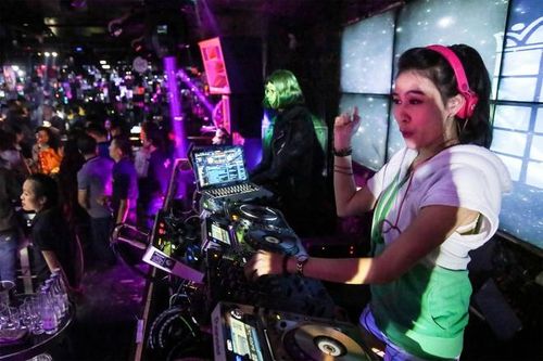Cần Thơ cho quán karaoke, massage hoạt động trở lại