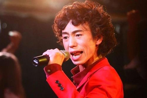 Nam ca sĩ Trung Quốc bị bệnh tâm thần