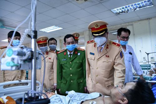 Cục CSGT: 'Xử lý nghiêm tài xế tông CSGT'