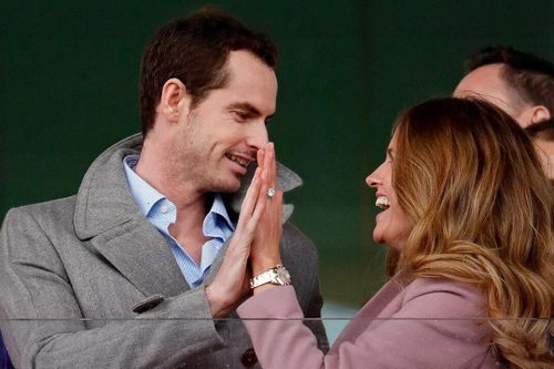 Andy Murray đón người con thứ 4