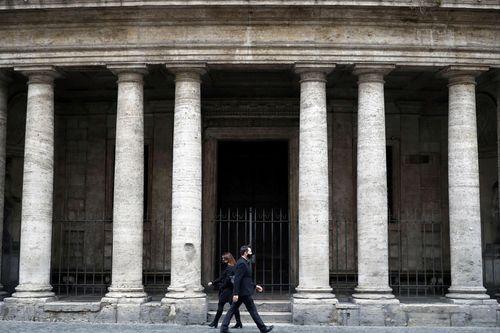 Một năm sau khi dịch bùng phát, Italy lại cận kề phong tỏa