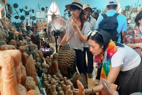 Sản phẩm gốm Bàu Trúc đang dần 'khởi sắc'...
